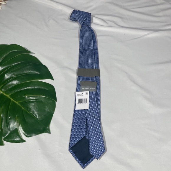 Michael Kors Men NWT $70 Michael Kors [ Men\'s Tie ] Bicolor Arrow Silk in‎ Blue